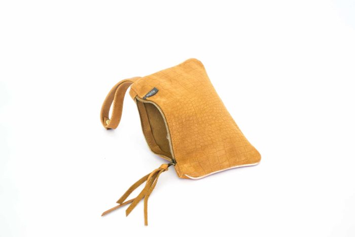 Clutch in bright tan and gold