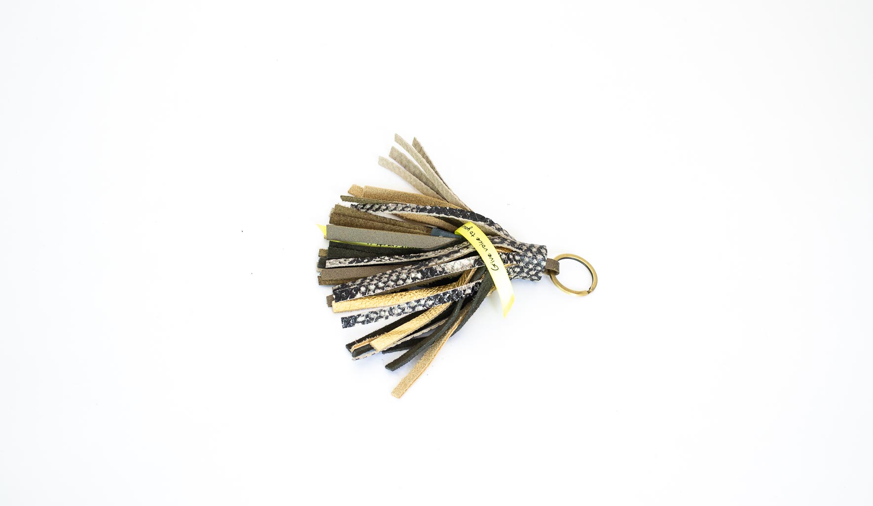 keychain-snake-print-gold Keychain with tassel in python snake print and golden fringes.
