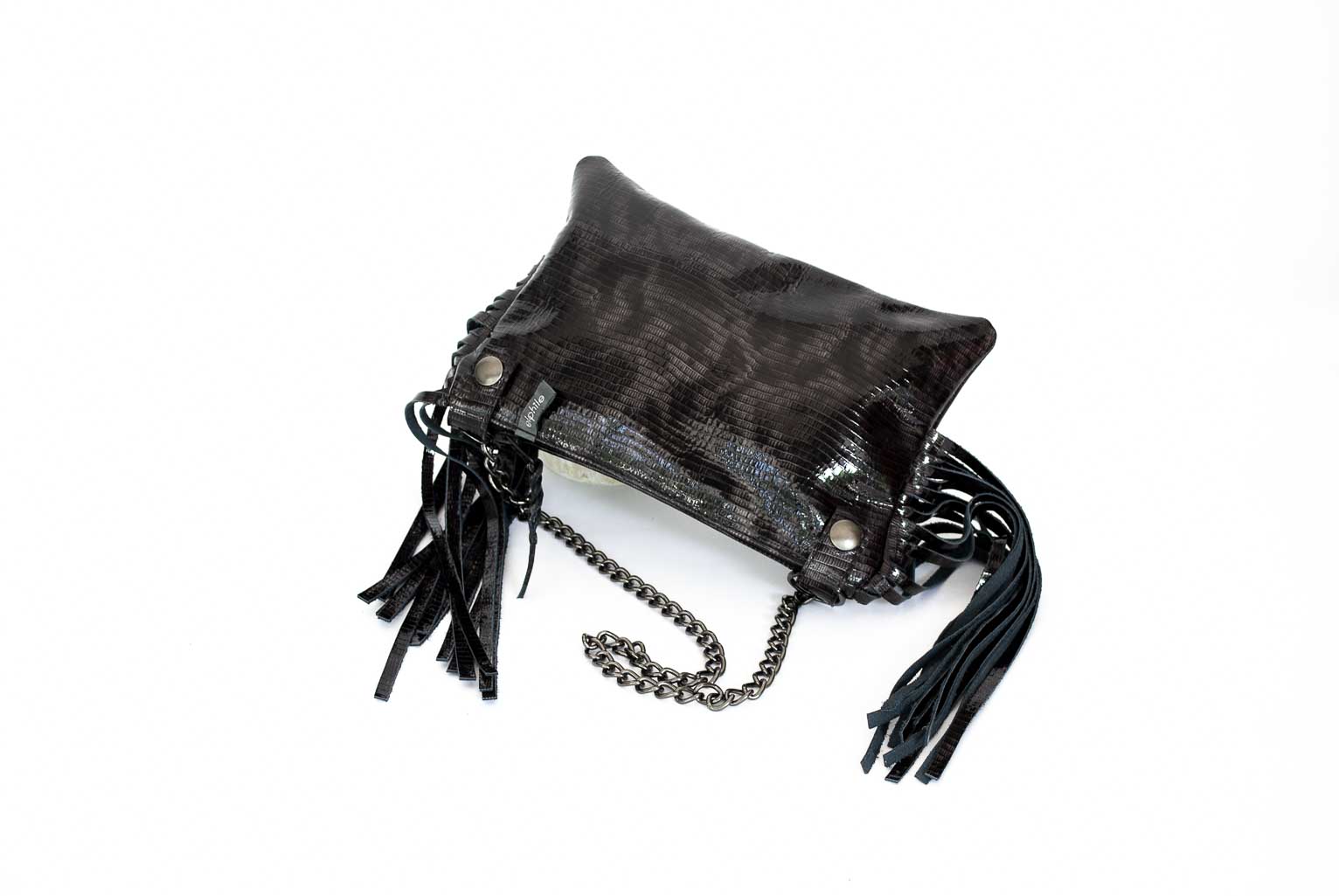 elphile-shiny-black-clutch Image of the shiny black chained clutch.