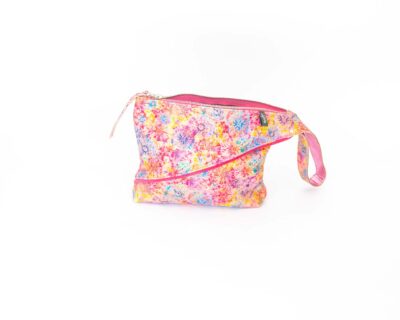 Picture of the front of the flower printed Z clutch.